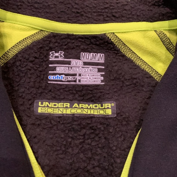 Cold gear. Great for cold weather. Winter outdoor sports. - Picture 2 of 3